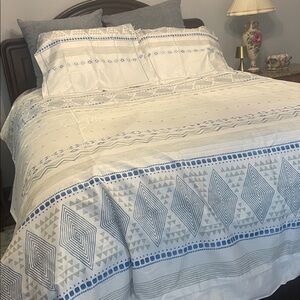 Queen Soft Cotton Duvet Cover plus 2 PillowShams in White and Blue-NEW